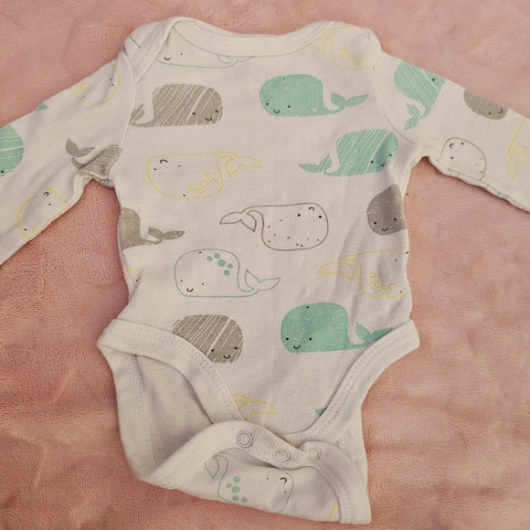 Bundle of onesies with FREE beanies and pants! - Picture 5 of 9